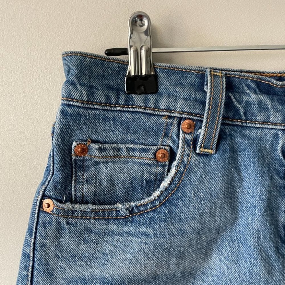 LEVI'S Ribcage Short Urban Oasis Mid-Rise Medium Wash Blue 26 - Picture 6 of 8